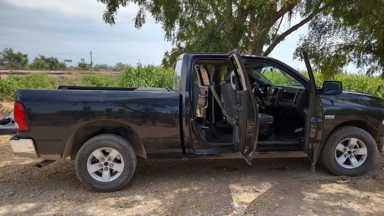$!Hallan armamento dentro de vehículos en Eldorado, en Culiacán