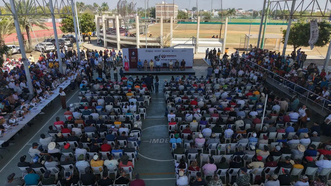 $!Entregan Tarjetas Bienpesca a mil pescadoras y pescadores de Mazatlán