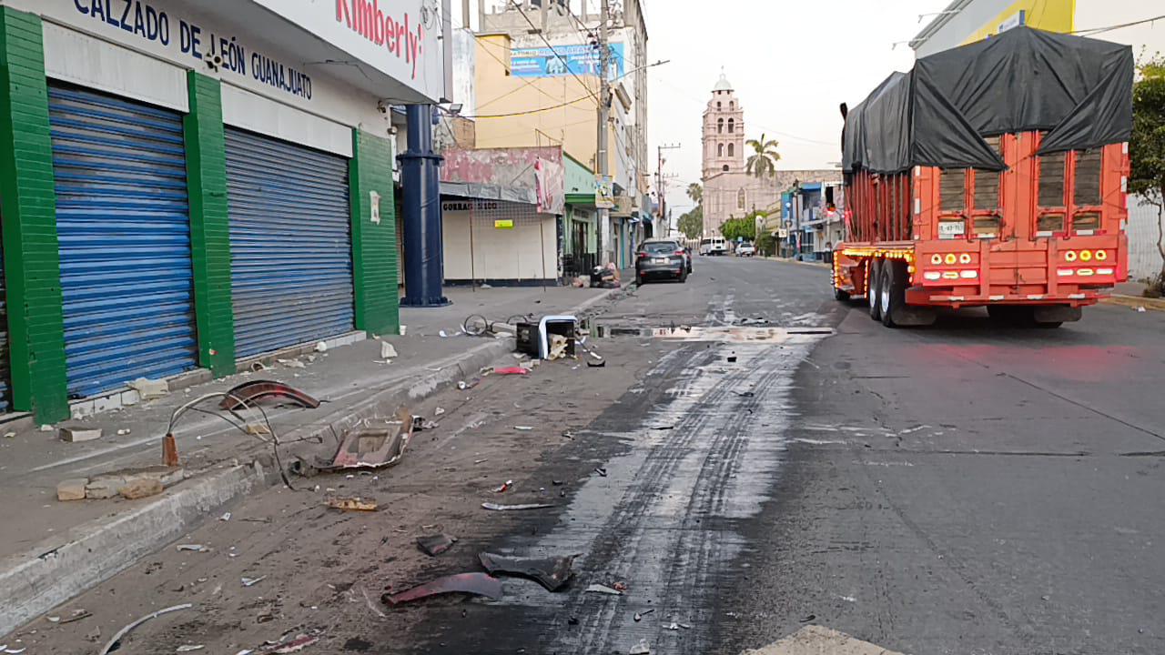 $!Choque en la cabecera municipal de Escuinapa deja dos elementos de la Marina lesionados