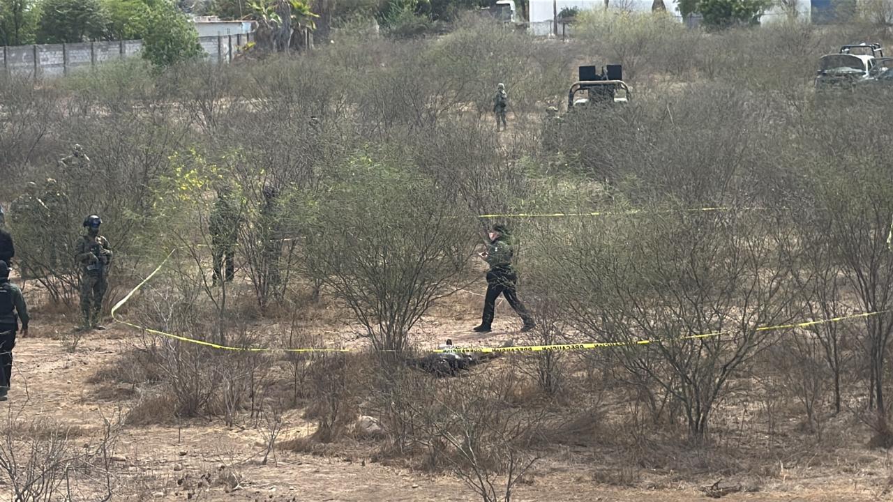 $!Hallan a hombre sin vida y con quemaduras en predio cercano al Campo El Diez, en Culiacán