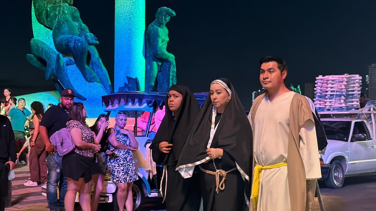 $!Con fe y reflexión, viven en Mazatlán la tradicional Procesión del Silencio