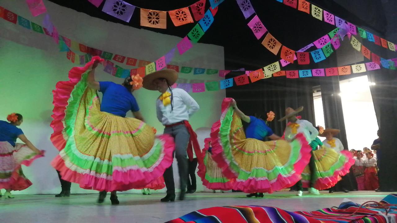 $!Celebran 40 años de trayectoria dancística del maestro Eligio Becerra Bizarrón