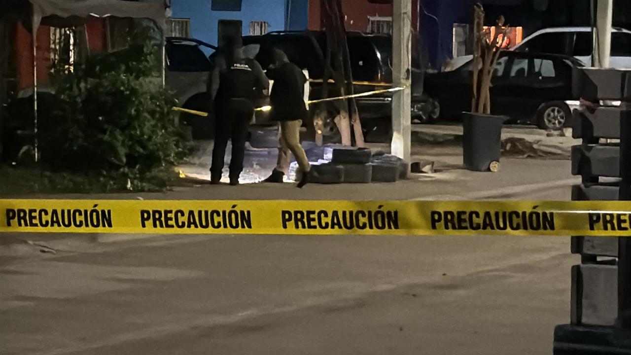 $!Asesinan a adolescente de 14 años frente a su domicilio en la colonia Los Girasoles, en Culiacán