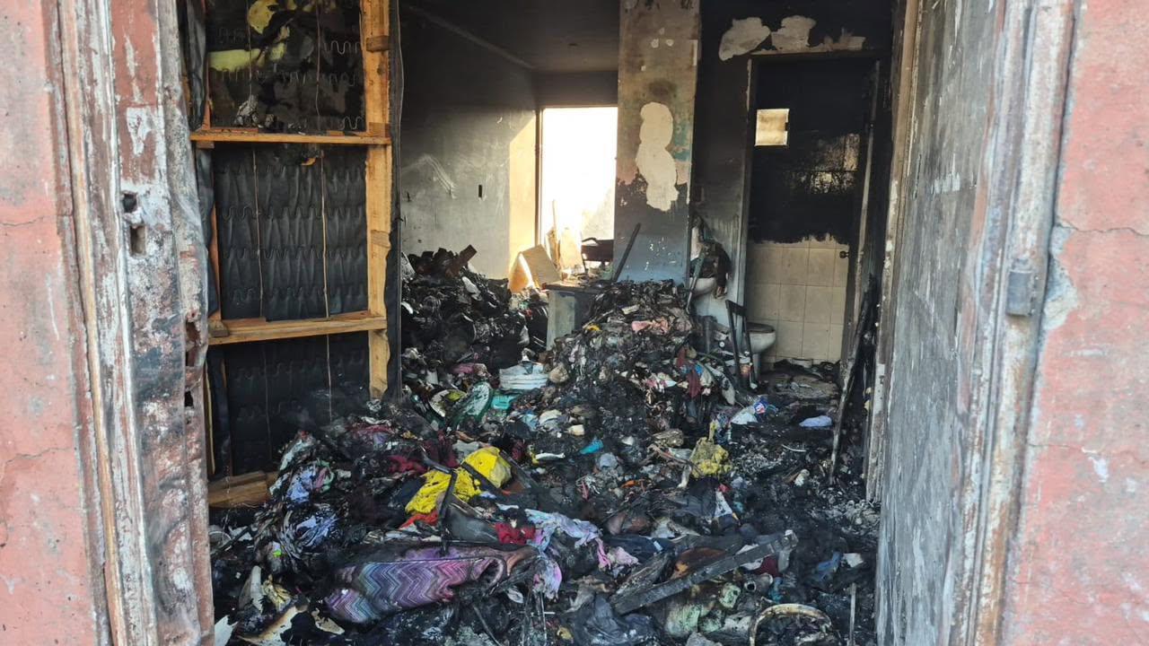 $!Consume fuego una casa habitación en Pradera Dorada IV, en Mazatlán