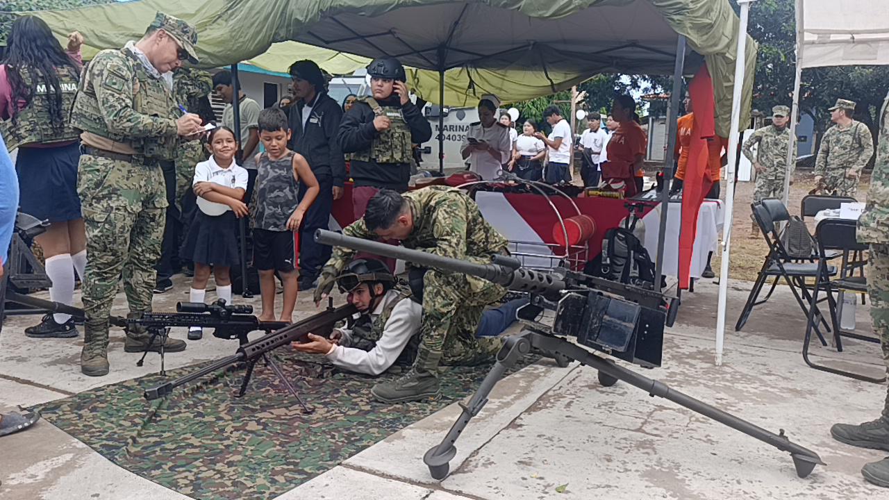 $!Módulos del Ejército, Marina y Guardia Nacional captan la atención de niños en la Jornada por la Paz en Escuinapa
