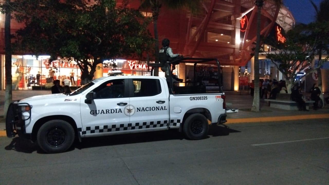 $!Blindan elementos de seguridad el Teodoro Mariscal previo a la coronación de la Reina de los Juegos Florales