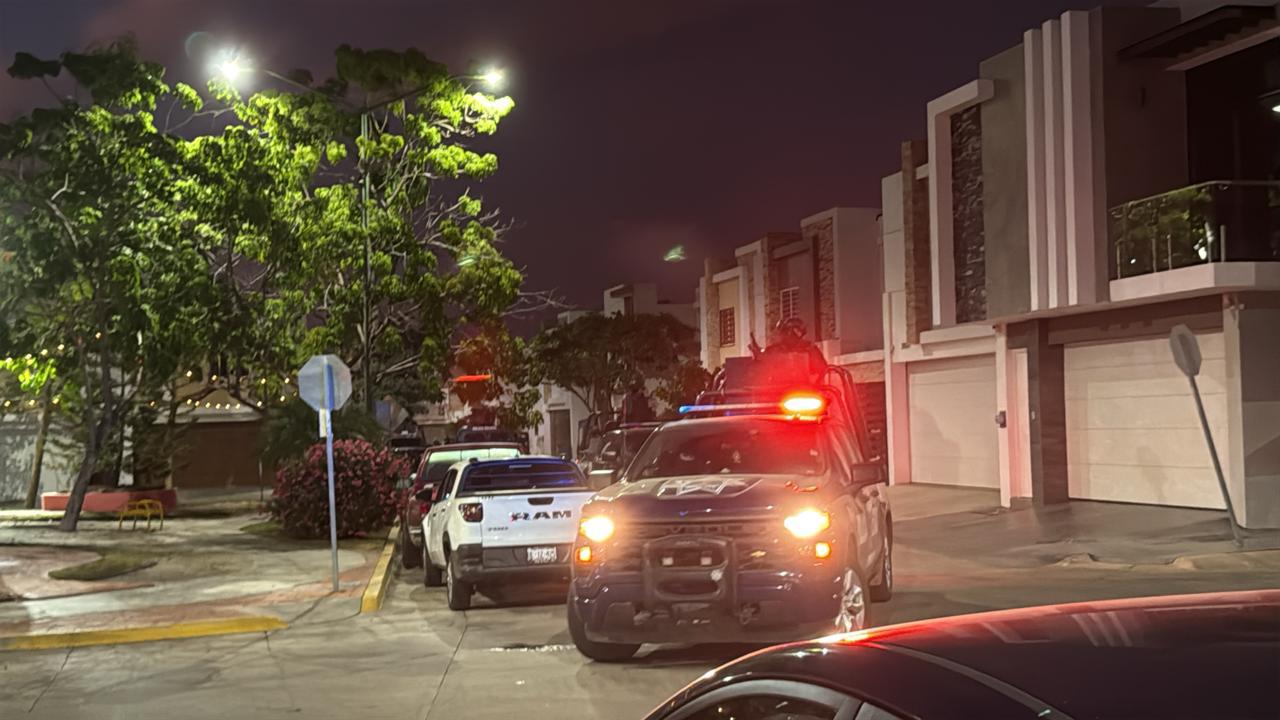 $!Detienen a presuntos delincuentes tras despliegue de operativo en Espacio Barcelona, en Culiacán