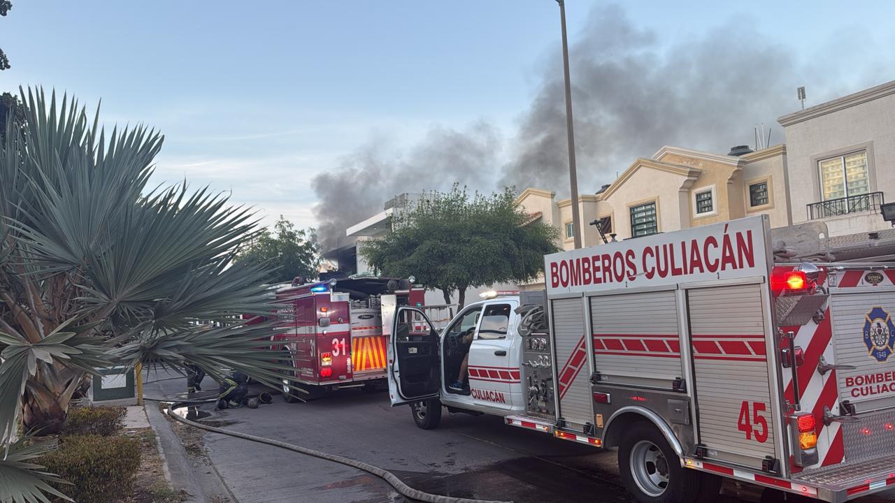 $!Vandalizan vivienda en Stanza Cantabria, en Culiacán; impactan vehículo y le prenden en fuego