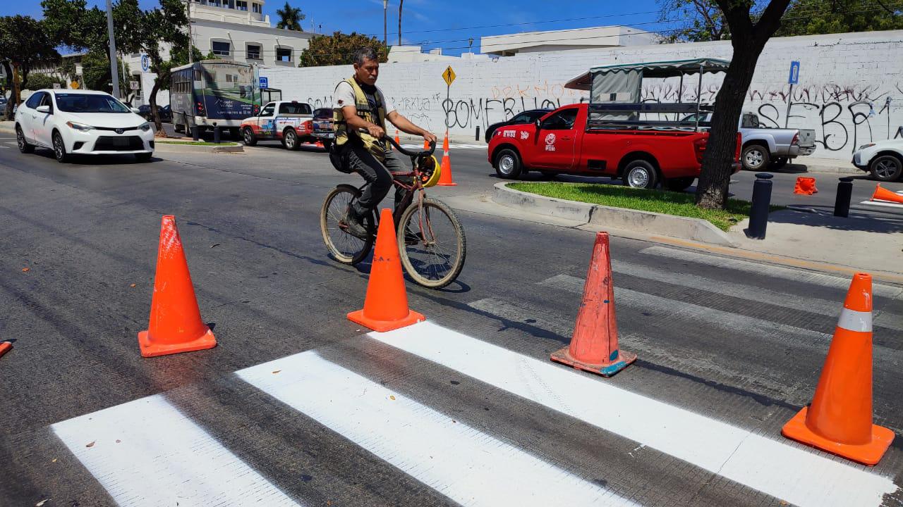 $!A 7 meses de su remodelación, rompen tramo de la Gabriel Leyva, en Mazatlán, para reparar fuga de drenaje