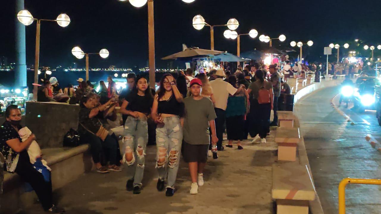 $!Así vivió Mazatlán la noche del Domingo de Pascua