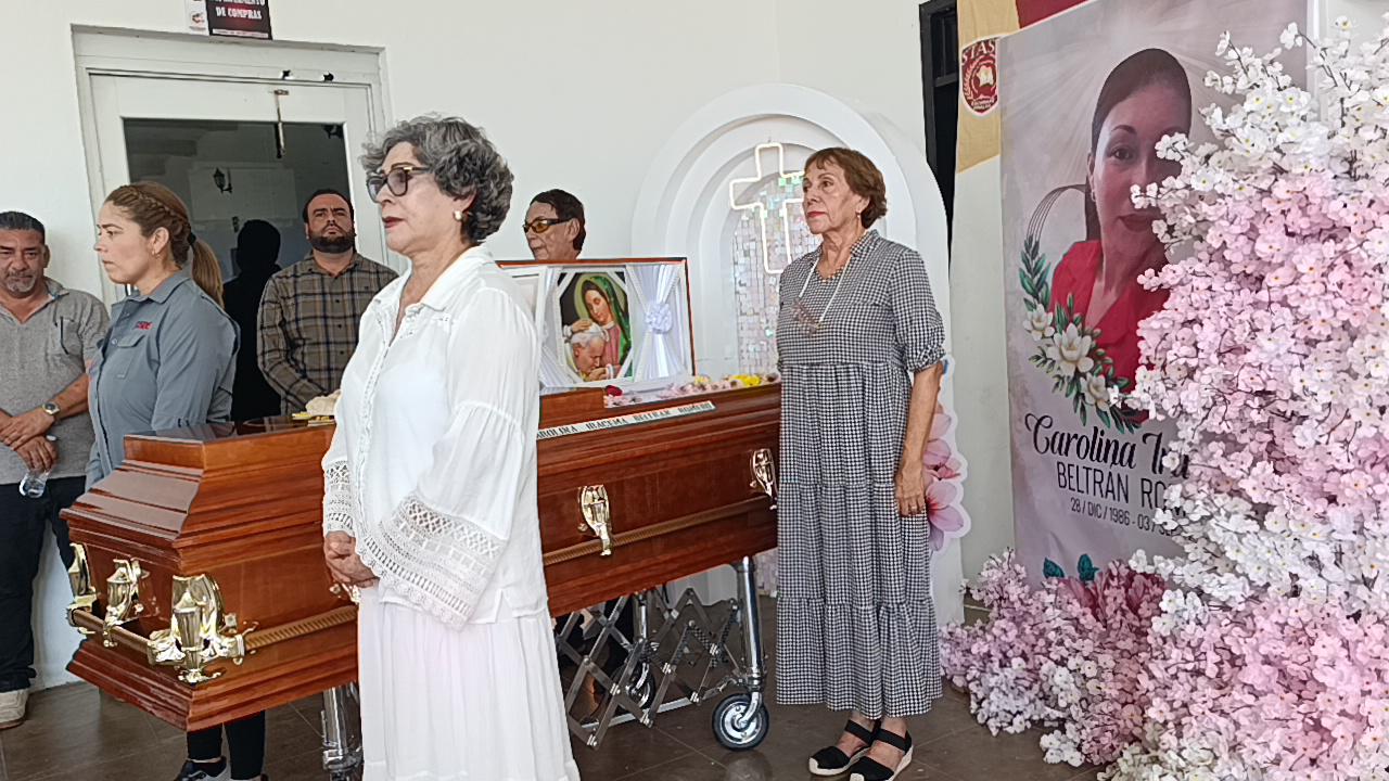 $!‘No lo merecía’: Entre lágrimas y un profundo dolor, Escuinapa da el último adiós a Carolina Beltrán