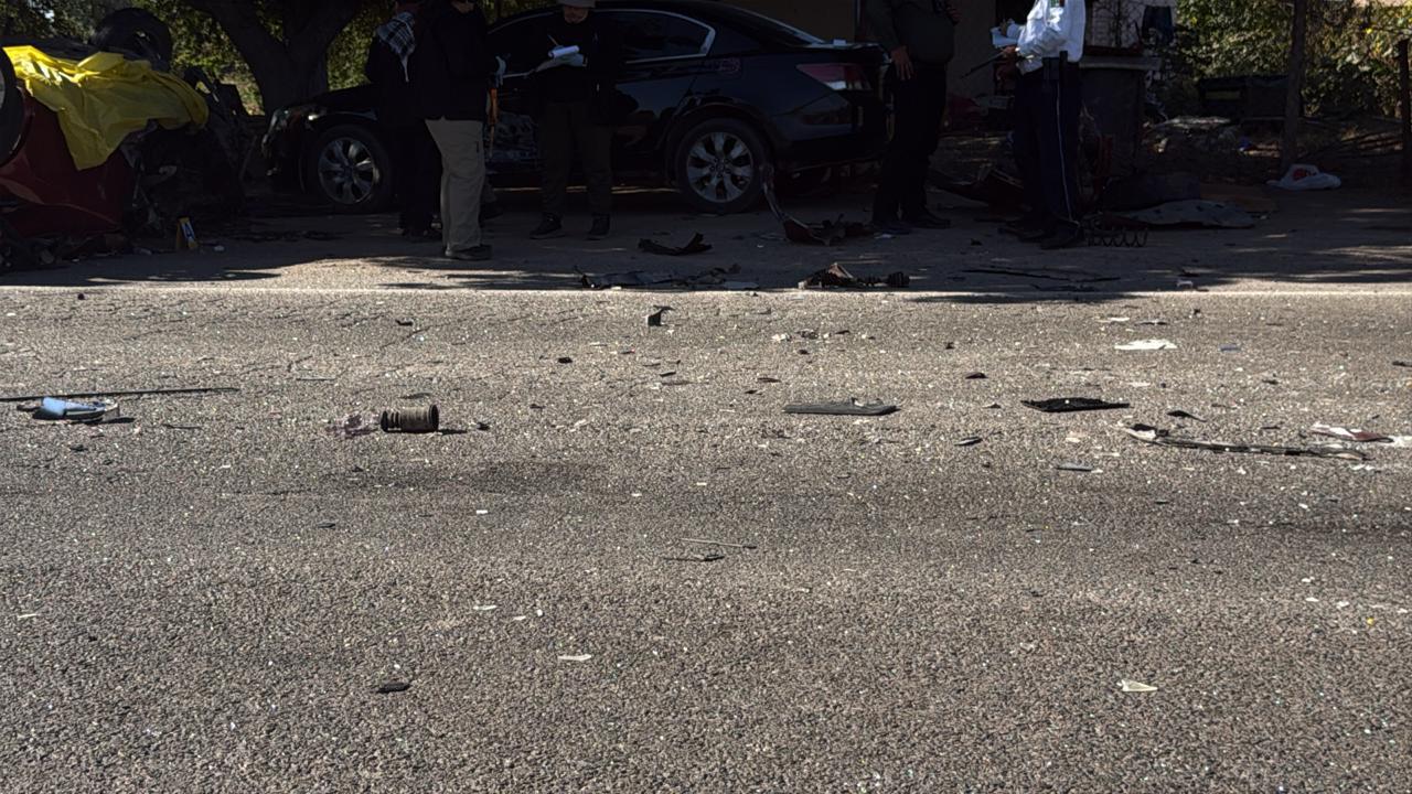 $!Eran enfermeros e iban a trabajar: hombre y mujer mueren tras volcadura en la Culiacán-Navolato