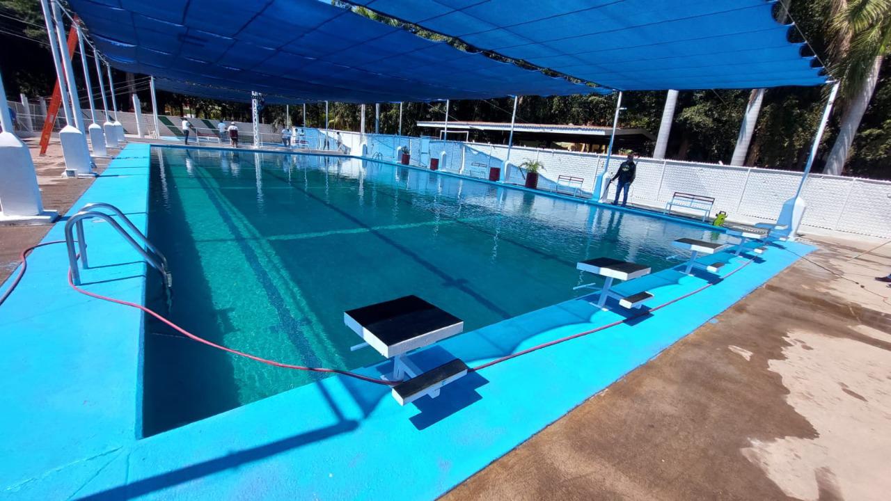 $!Entregan Alcalde de Guasave alberca rehabilitada del parque Villafañe