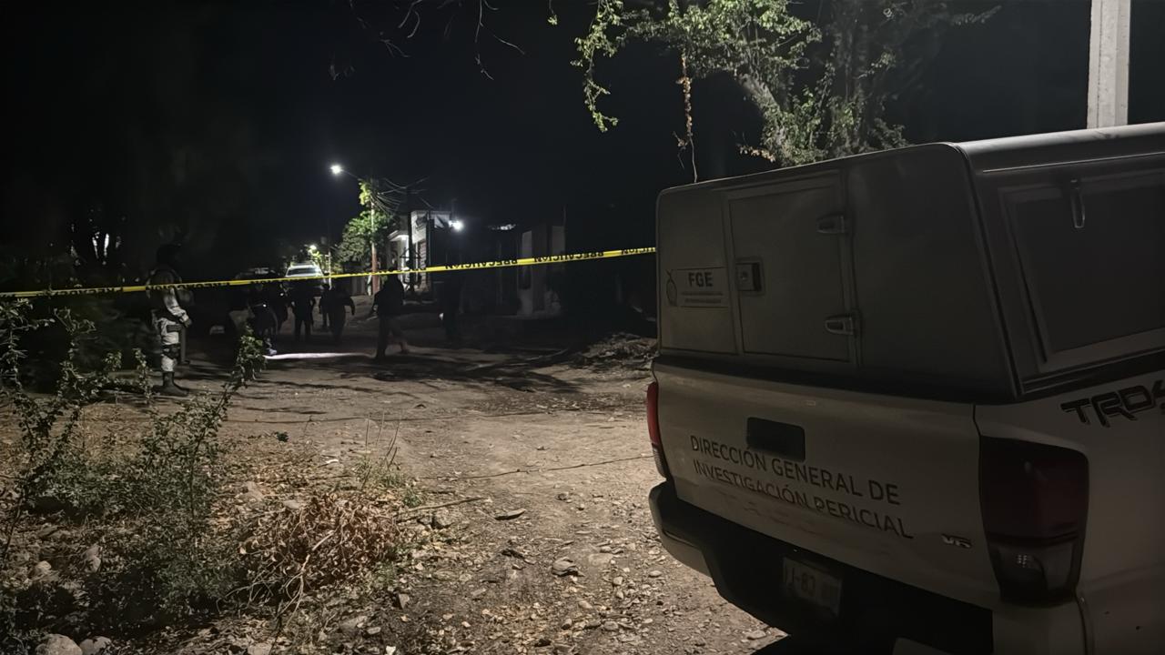 $!Arriba en vehículo particular a un hospital tras ser herido de bala en la colonia Rosario Uzárraga, en Culiacán