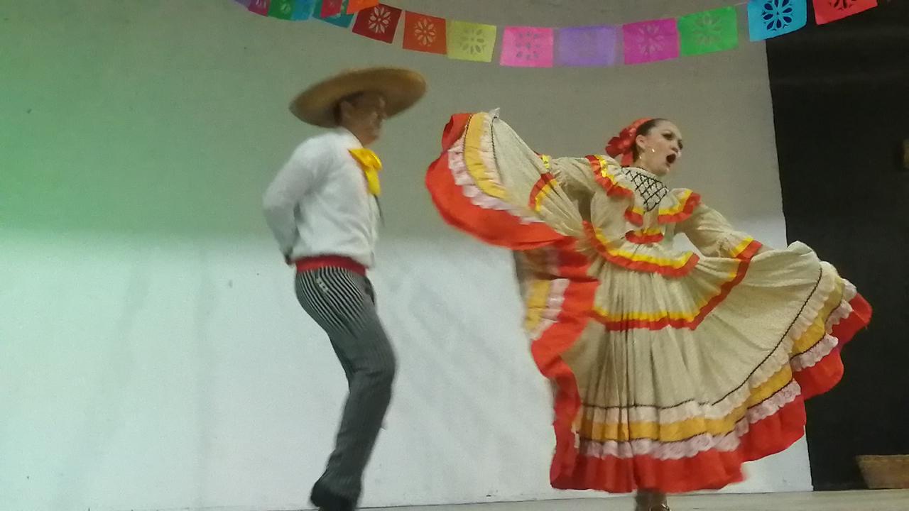 $!Celebran 40 años de trayectoria dancística del maestro Eligio Becerra Bizarrón