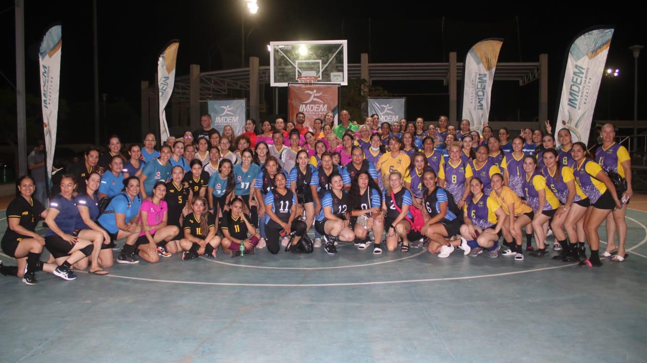 $!‘Apapachan’ a Salvador González en Primer Festival de Voleibol de Sala