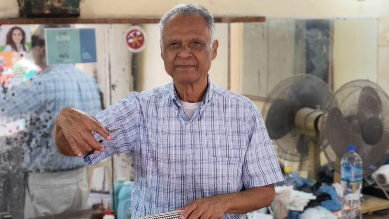 $!Esteban se acercó a la barbería a punto de cumplir 14 años, sin imaginar que le dedicaría su vida