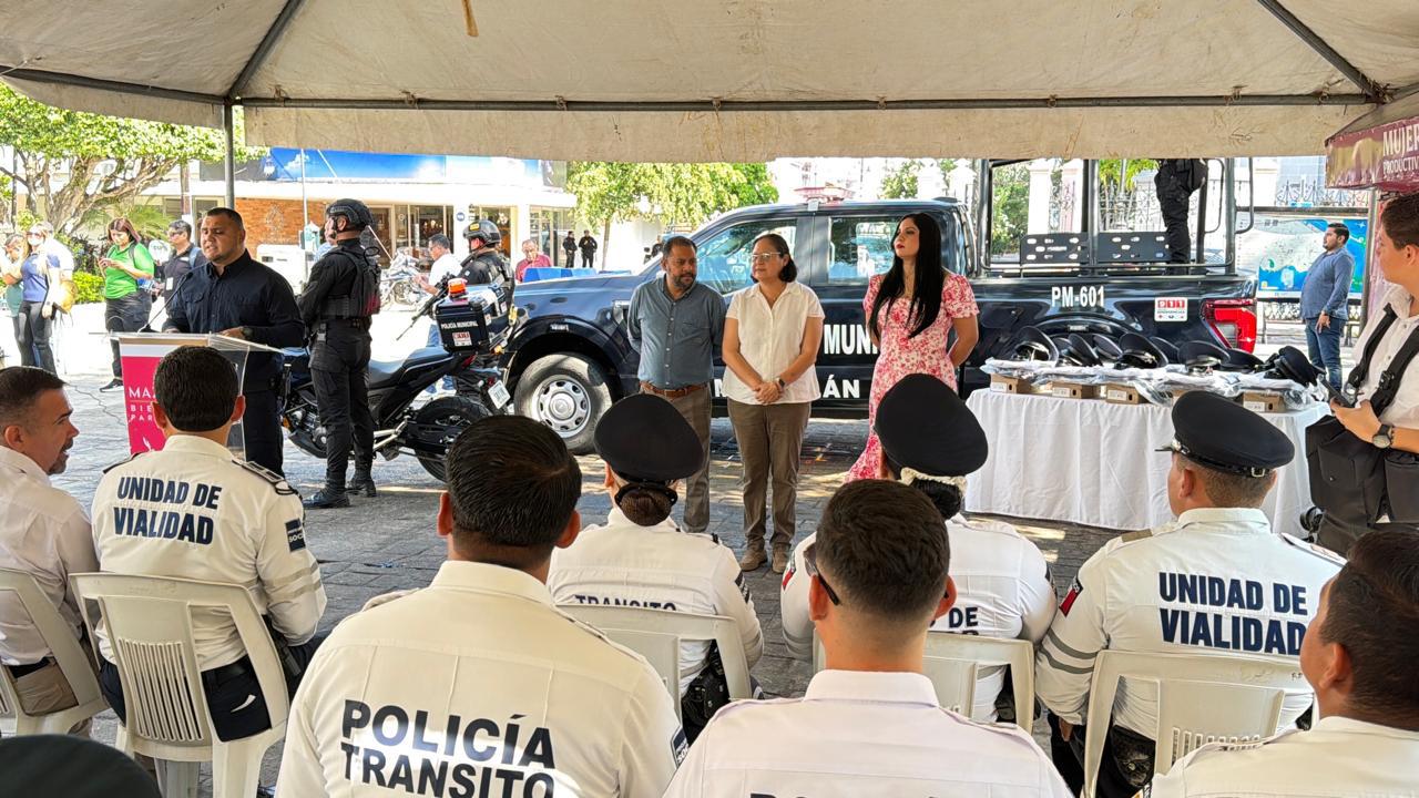 $!Refuerzan seguridad en Mazatlán con 19 millones de pesos en patrullas y uniformes
