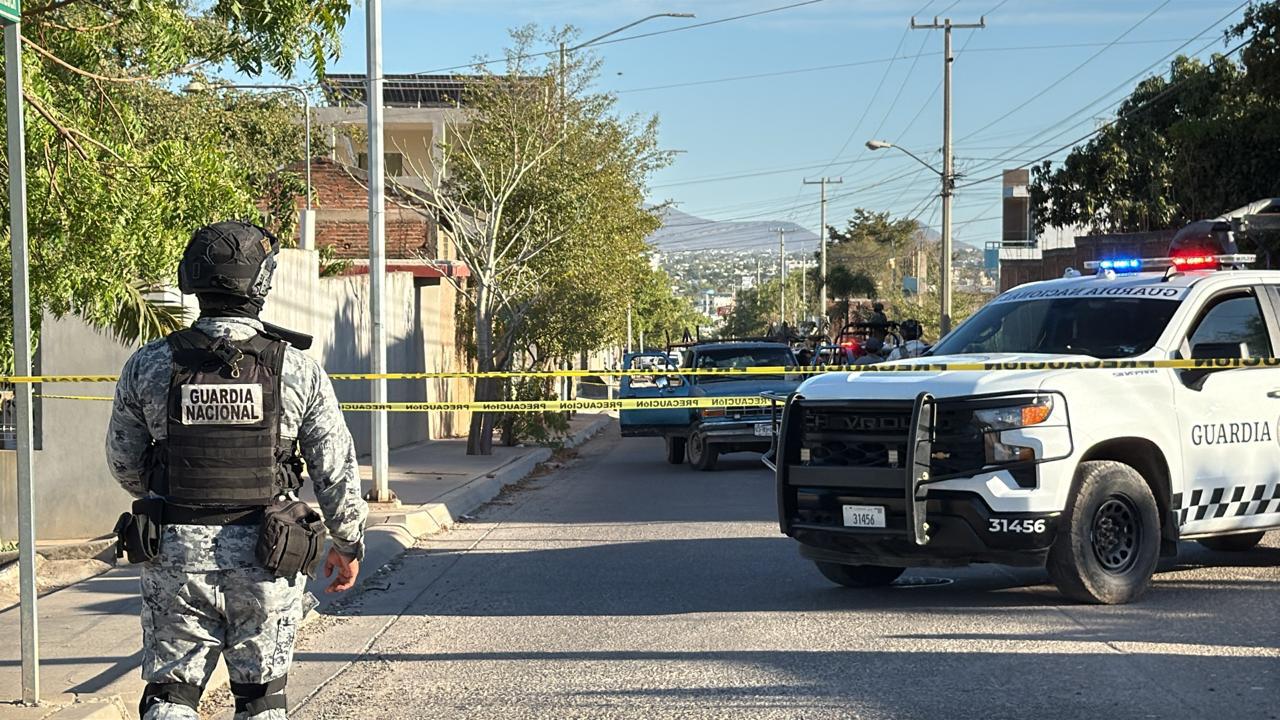 $!Asesinan a un joven dentro de camioneta en la colonia Loma de Tamazula, en Culiacán; otros dos hombres resultan heridos
