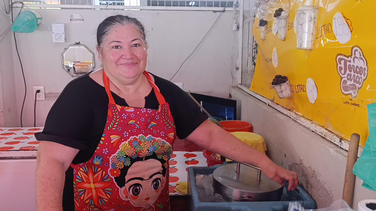 $!De la redacción a la nieve: Donaji ahora preserva una tradición en Escuinapa