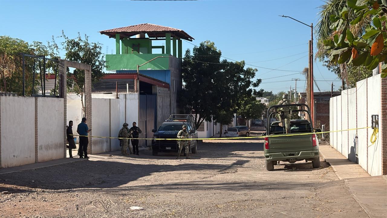 $!Localizan a un hombre sin vida envuelto en cobijas en Villa Fontana, en Culiacán