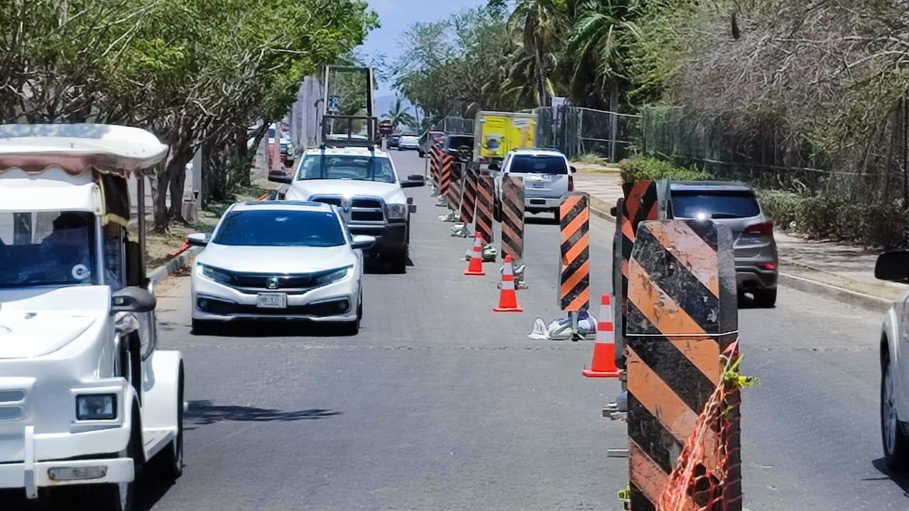 $!Abren bulevar Marina Mazatlán para resolver problema de inundaciones en Sábalo Country; genera tráfico