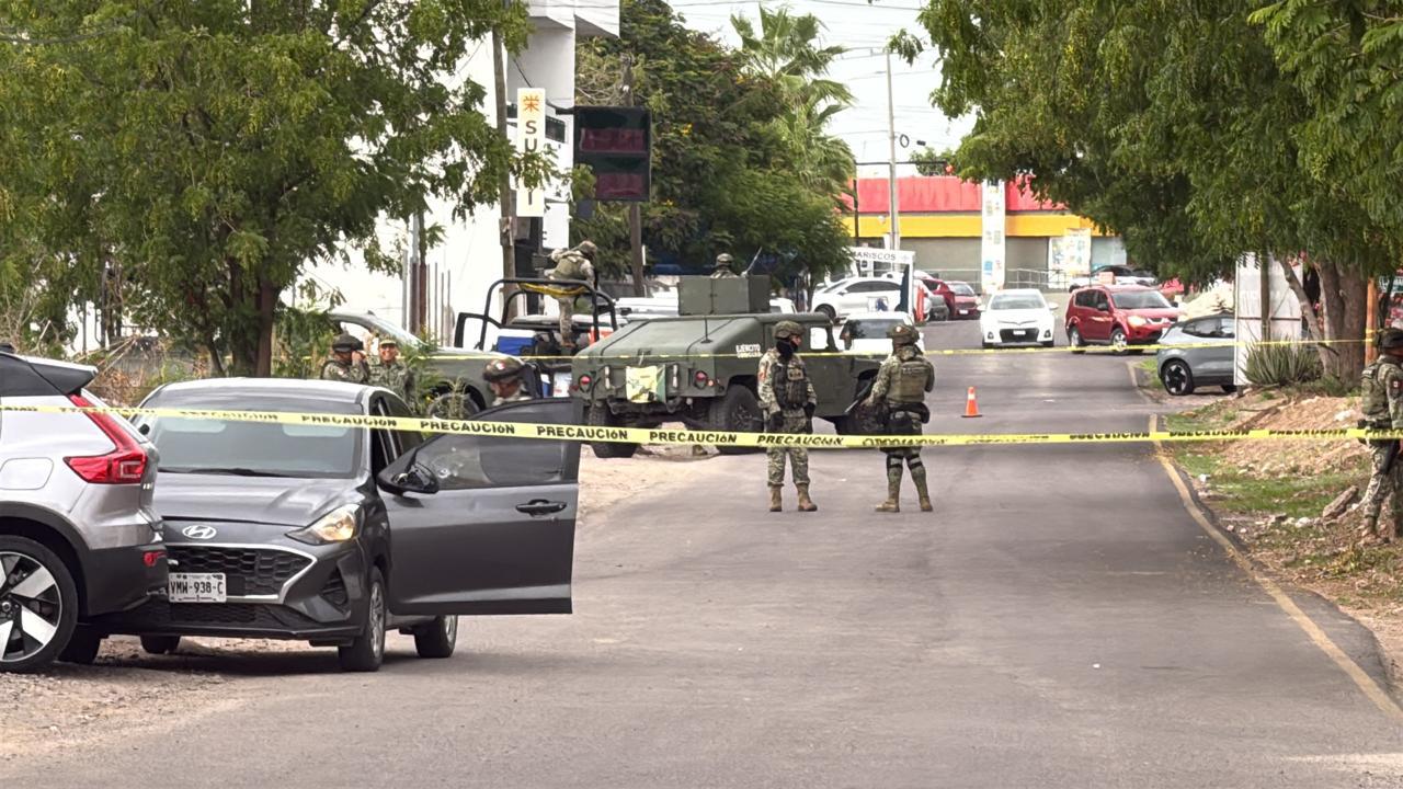 $!Asesinan a balazos a hombre dentro de un vehículo en la colonia Rancho Contento, en Culiacán