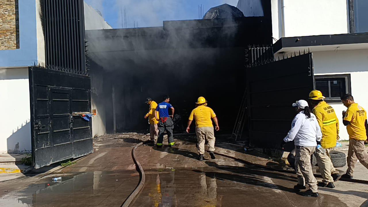 $!Se incendia bodega de telas y persianas en Escuinapa