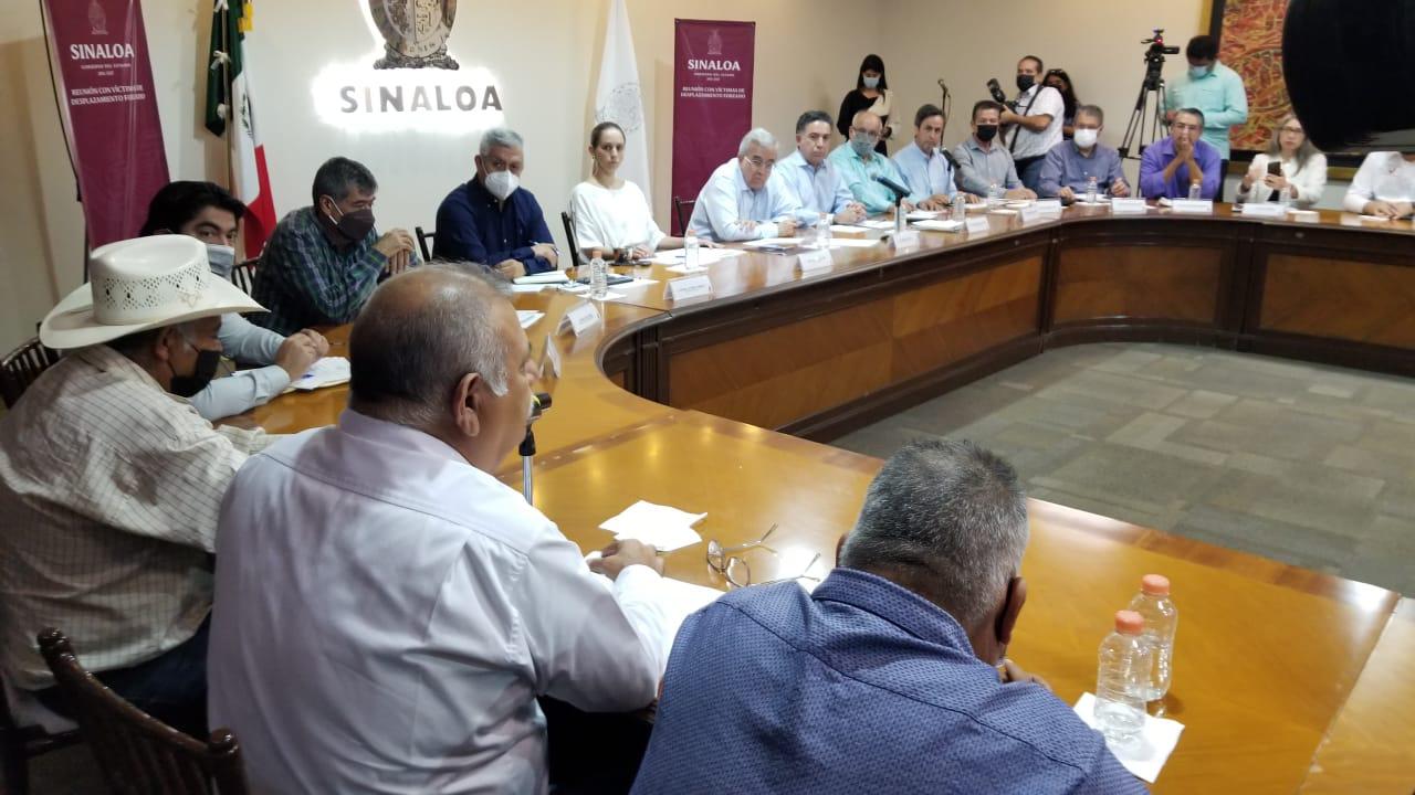 $!Desplazados piden vivienda, trabajo y otros apoyos al Gobernador de Sinaloa
