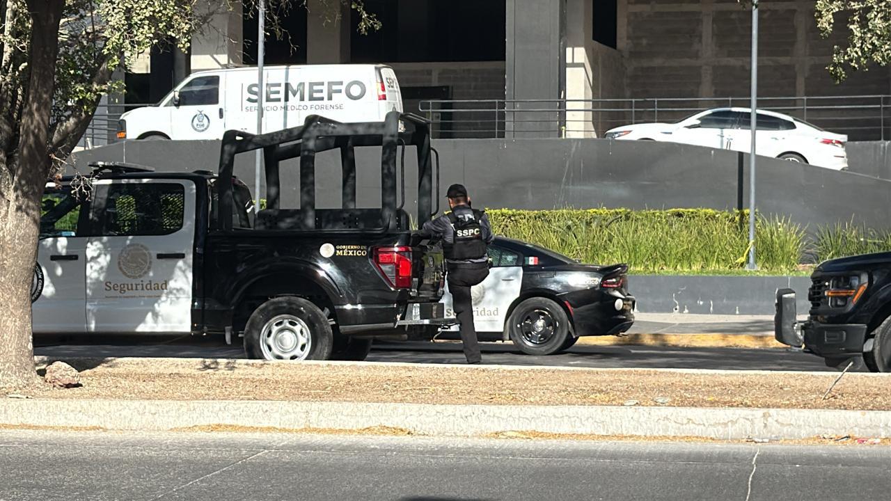 $!Balaceras dejan 3 muertos y una mujer herida en plaza comercial del Tres Ríos, en Culiacán