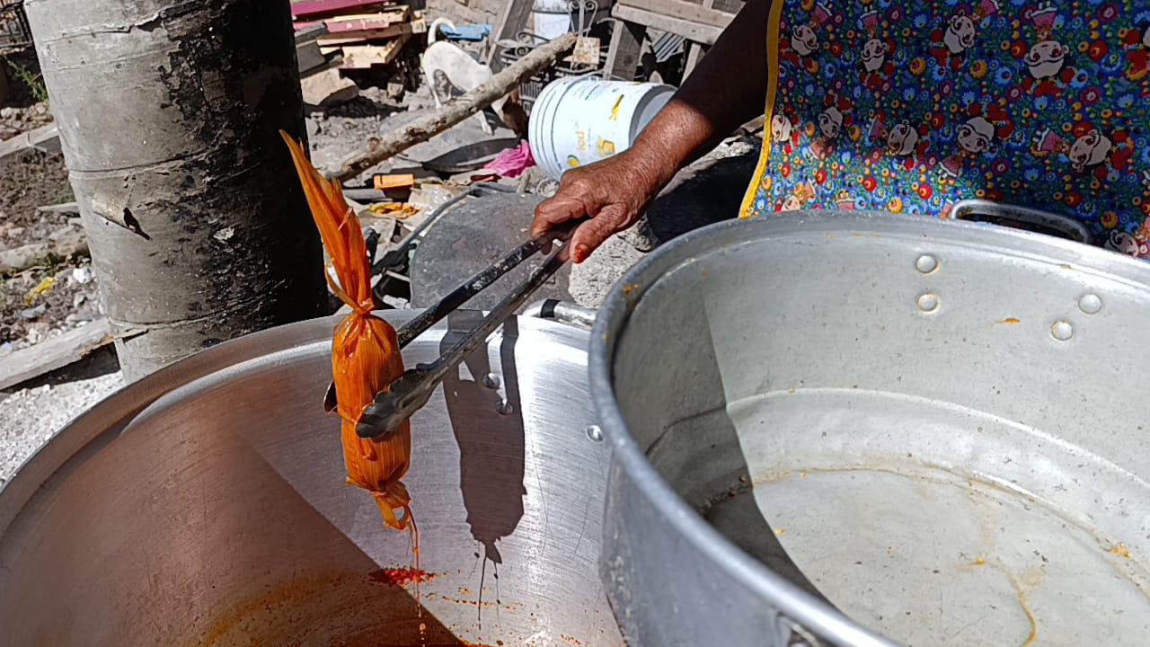 $!Por la promoción que le hizo una vecina, doña ‘Cuata’ cambió el campo por la elaboración de tamales