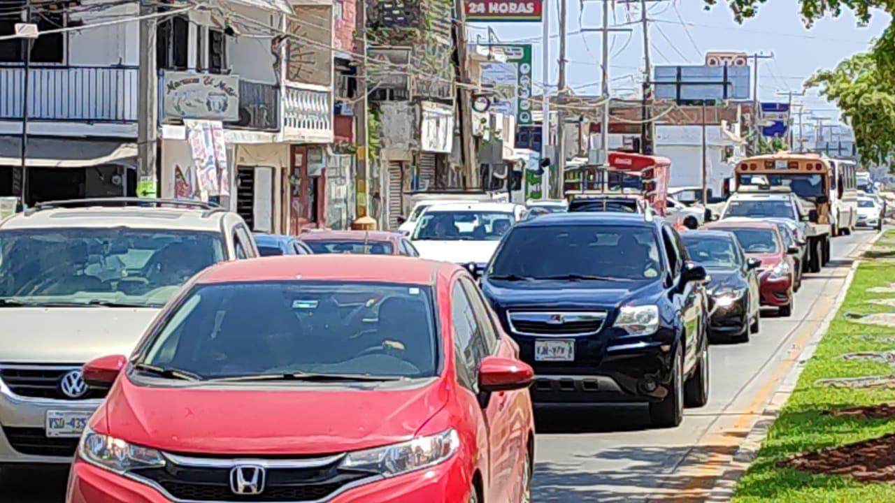 $!A 7 meses de su remodelación, rompen tramo de la Gabriel Leyva, en Mazatlán, para reparar fuga de drenaje