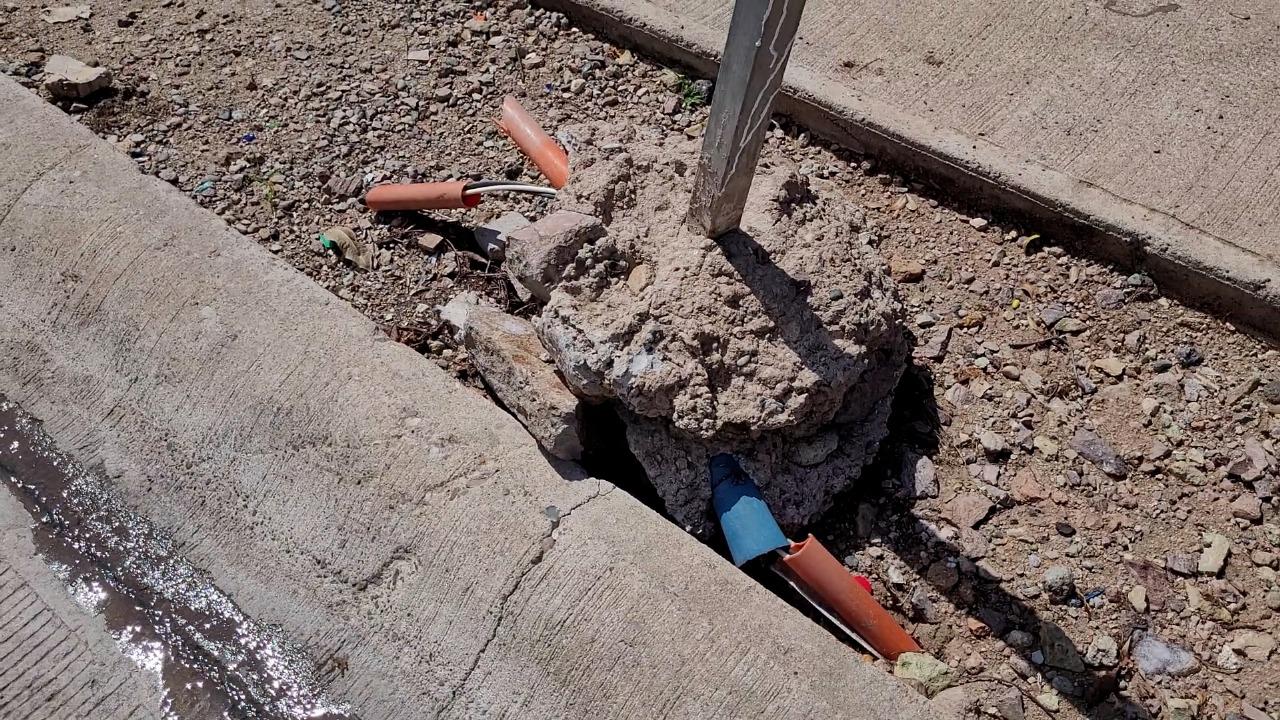 $!Los niños de Alturas del Sur no pueden salir al parque porque no hay luz en las noches