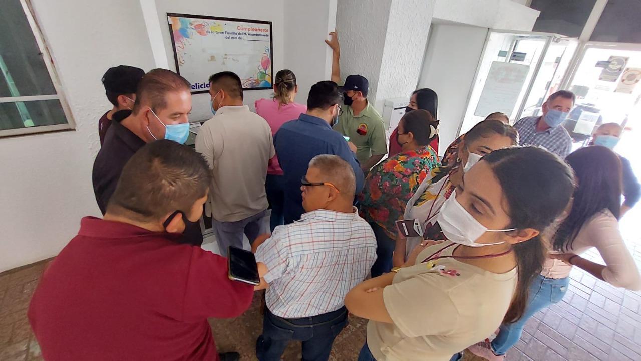 $!En Guasave, empleados del Ayuntamiento ahora tendrán que checar entradas y salidas