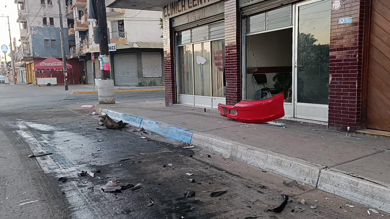 $!Choque en la cabecera municipal de Escuinapa deja dos elementos de la Marina lesionados