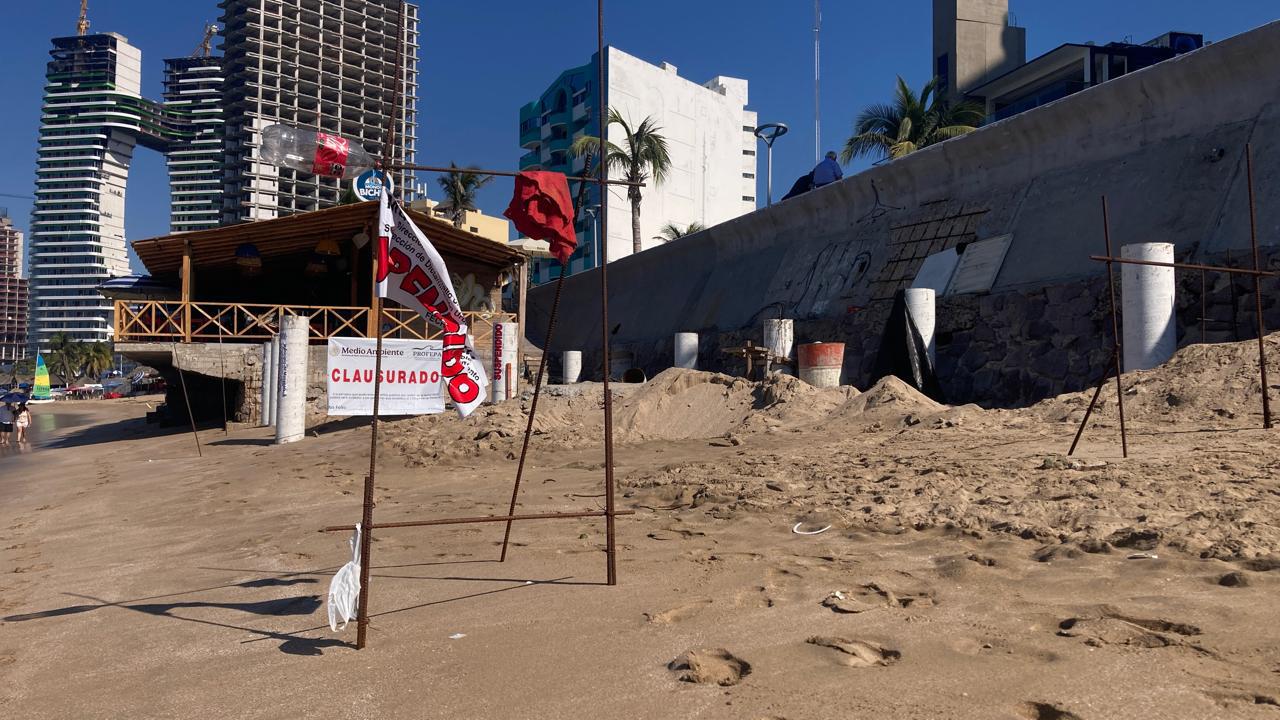 $!De manera oficial, Profepa anuncia clausura de obras irregulares en playa de Mazatlán