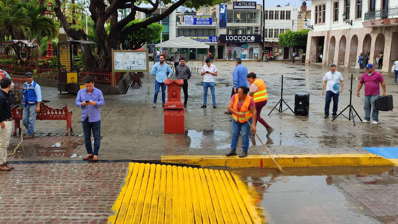 $!Paso peatonal frente a Catedral de Mazatlán costó, dicen ahora, casi $300 mil