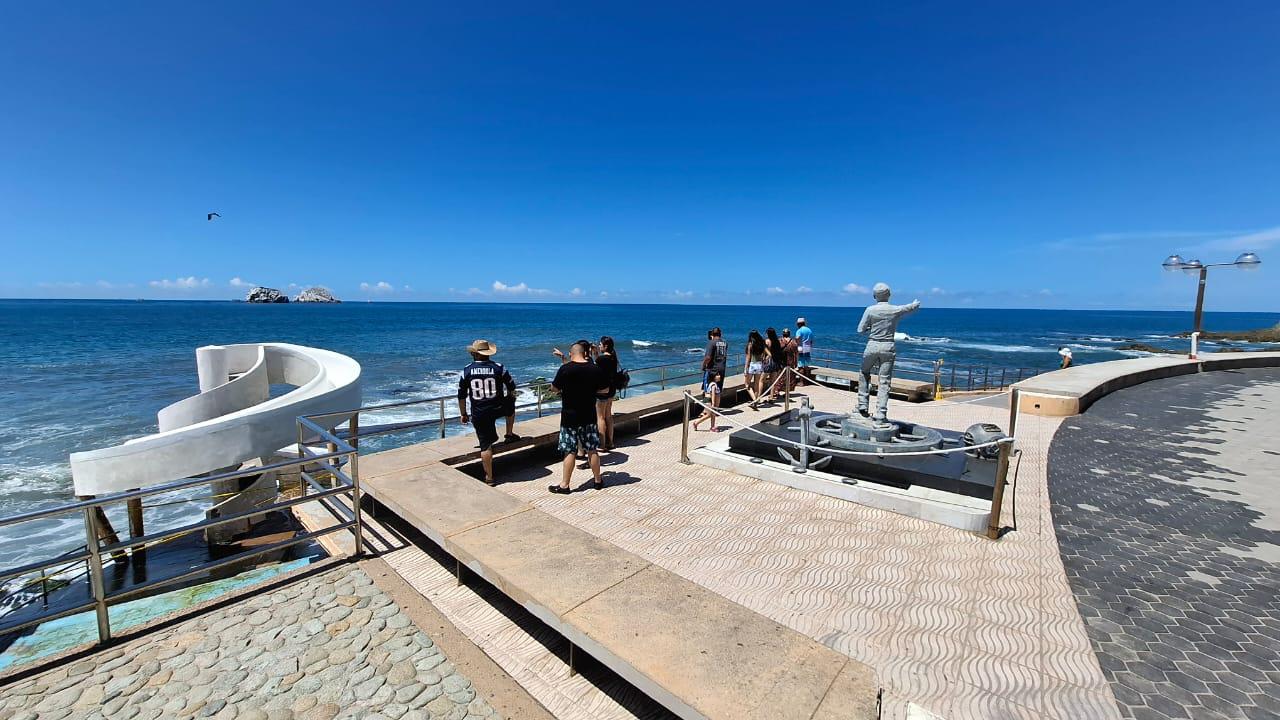 $!Carpa Olivera permanece cerrada por fuerte oleaje y riesgo de accidente, advierte Escuadrón Acuático