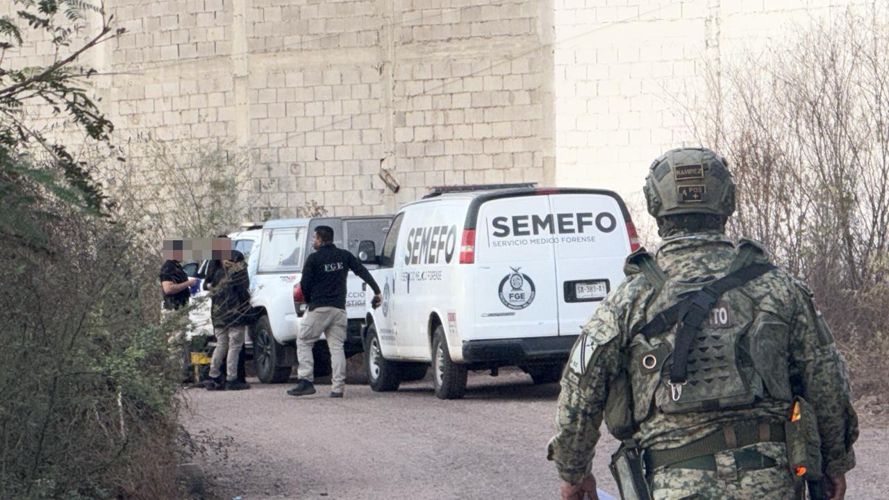 $!Localizan un cuerpo envuelto en cobijas a un lado de un edificio de aceros, al sur de Culiacán