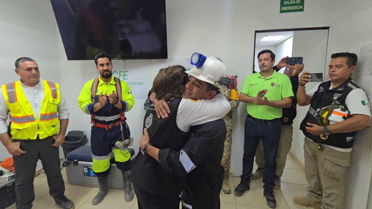 $!Distinguen a minero Raúl Osorio como miembro honorífico de Protección Civil Nacional por trabajos de rescate