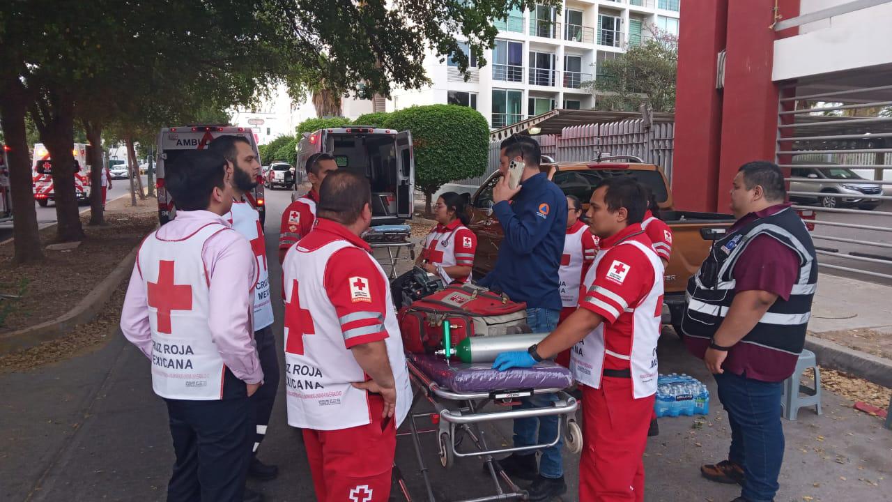 $!Incendio en edificio de departamentos en Culiacán provoca evacuación de 25 personas