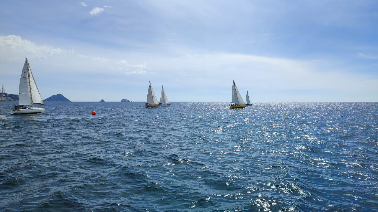 $!No te pierdas el espectáculo de los veleros frente al Malecón de Mazatlán