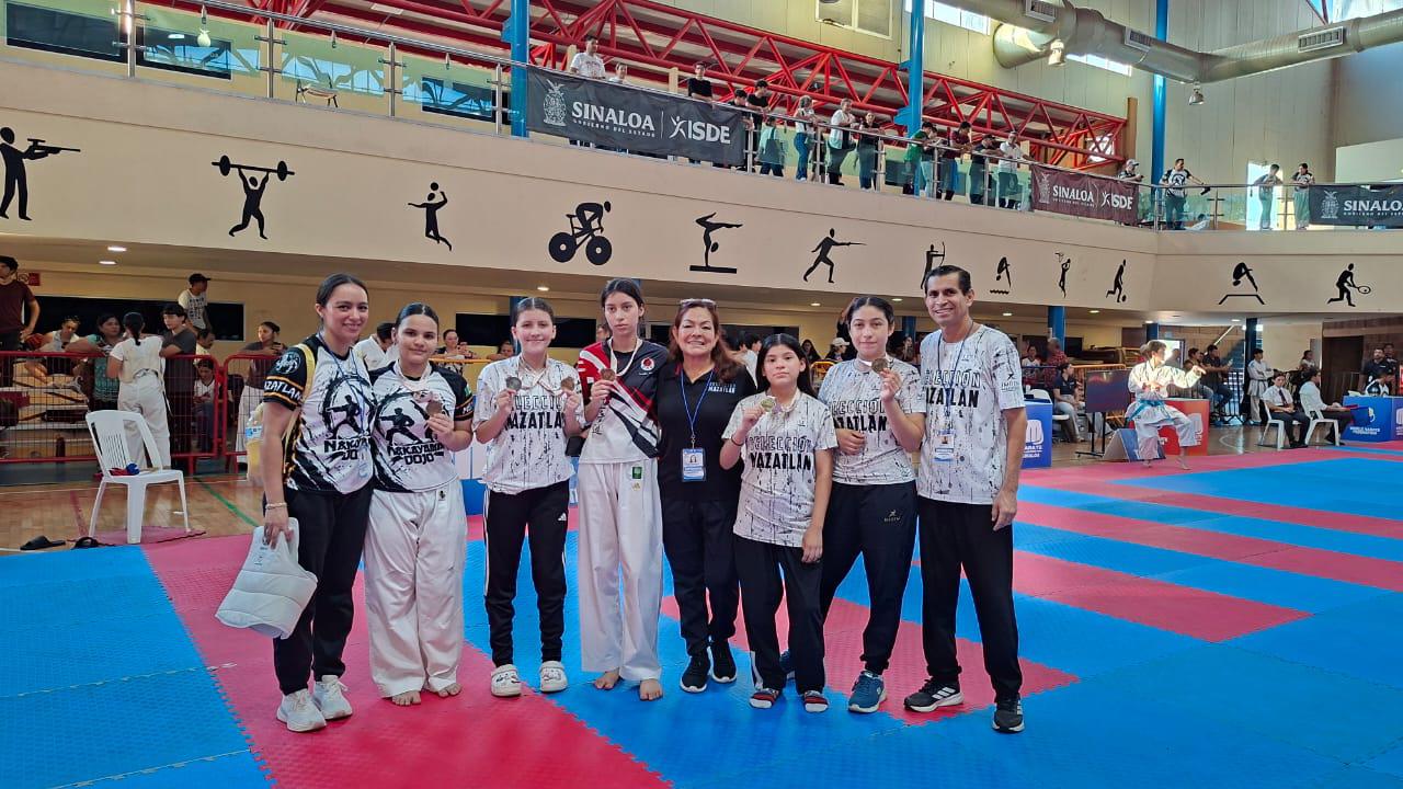 $!Mazatlán destaca con 50 medallas en el Primer Torneo Estatal de Karate en Culiacán