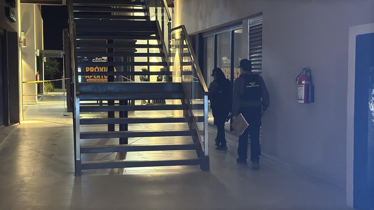 $!Balean a hombre en plaza comercial del sector Valle Alto, en Culiacán