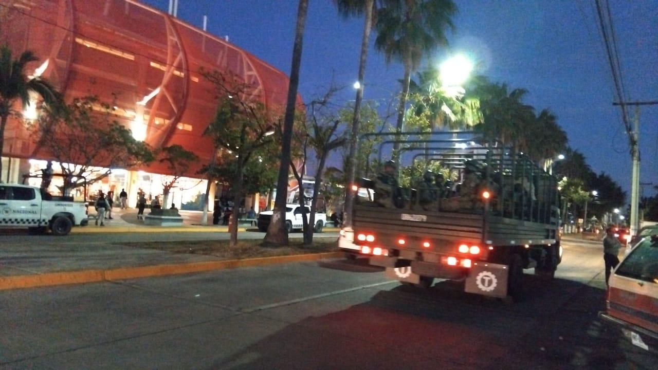 $!Blindan elementos de seguridad el Teodoro Mariscal previo a la coronación de la Reina de los Juegos Florales