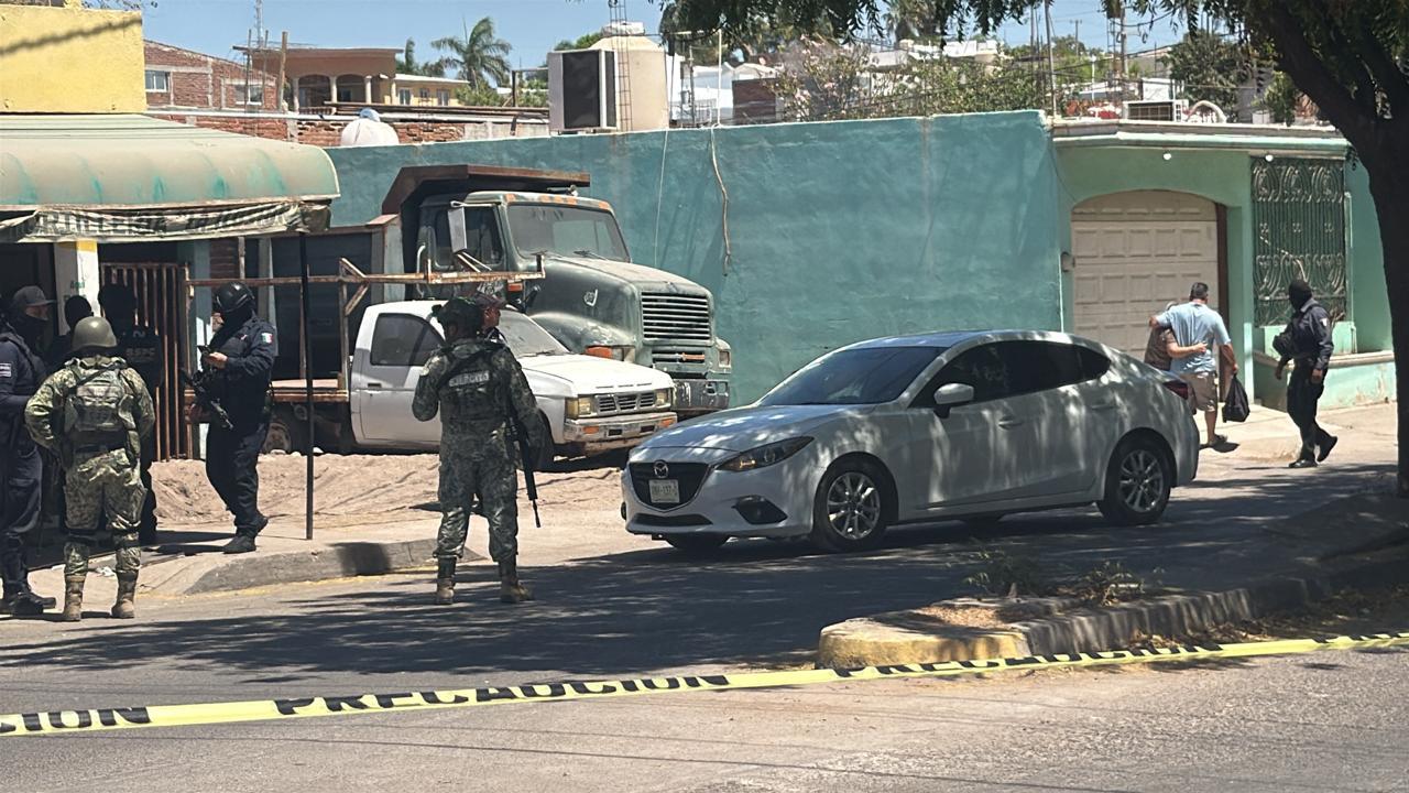 $!Asesinan a balazos a conductor en la colonia Pedregal del Humaya, en Culiacán