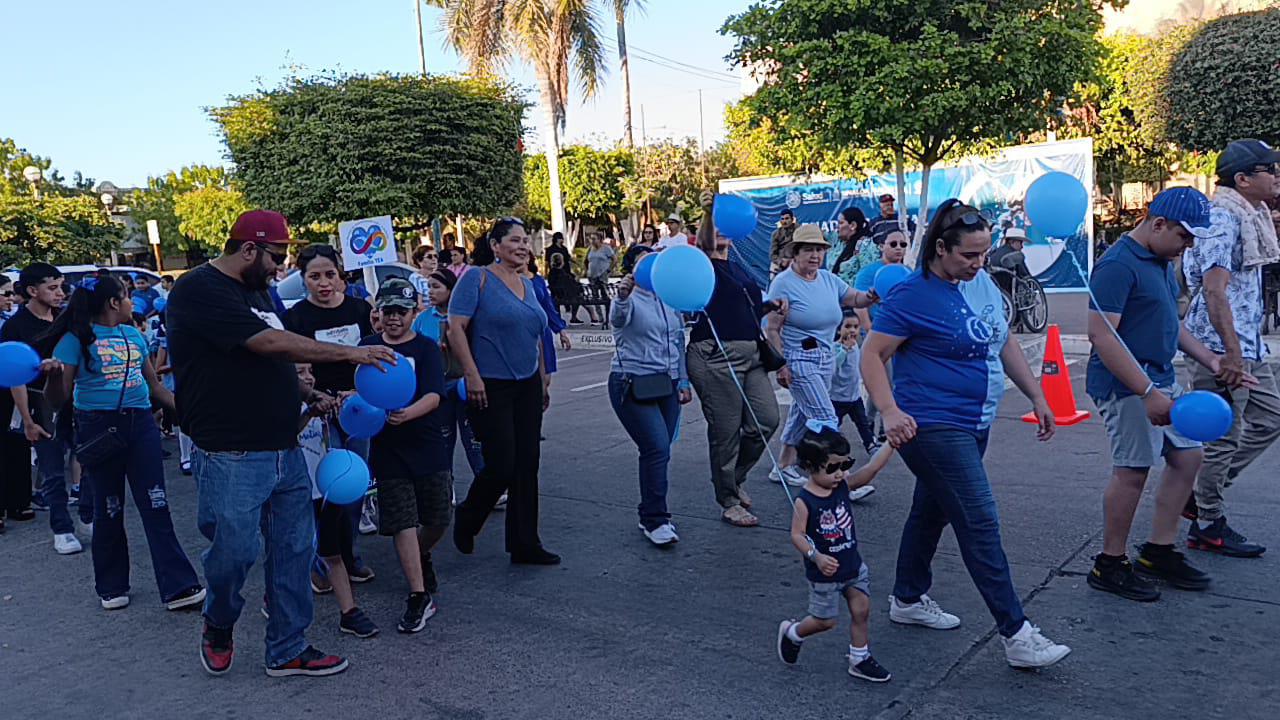 $!Marchan en Escuinapa en busca de inclusión y crear conciencia sobre el autismo