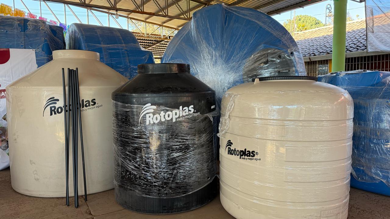 $!Consiguen apoyos para más de 50 familias de la zona serrana de Badiraguato en convenio con Congregación