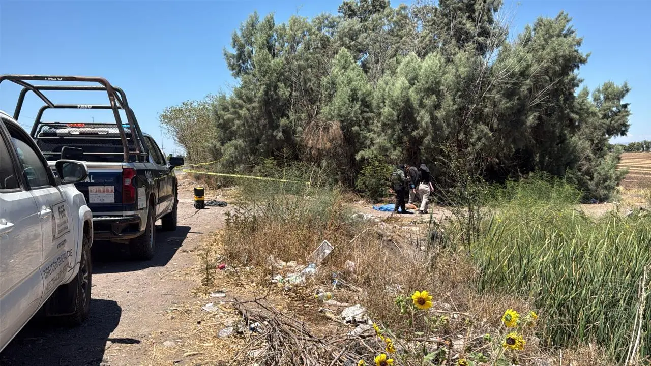 $!Hallan a joven asesinado a un costado de la carretera Culiacán-Eldorado