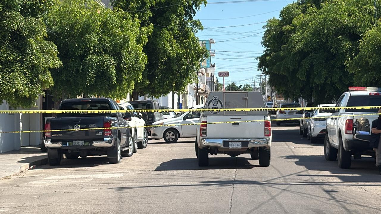 $!Catean domicilio donde fue abandonada una camioneta tras asesinato de dos tránsitos en Culiacán